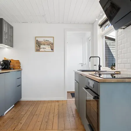 Aida - 400m From The Sea By Interhome